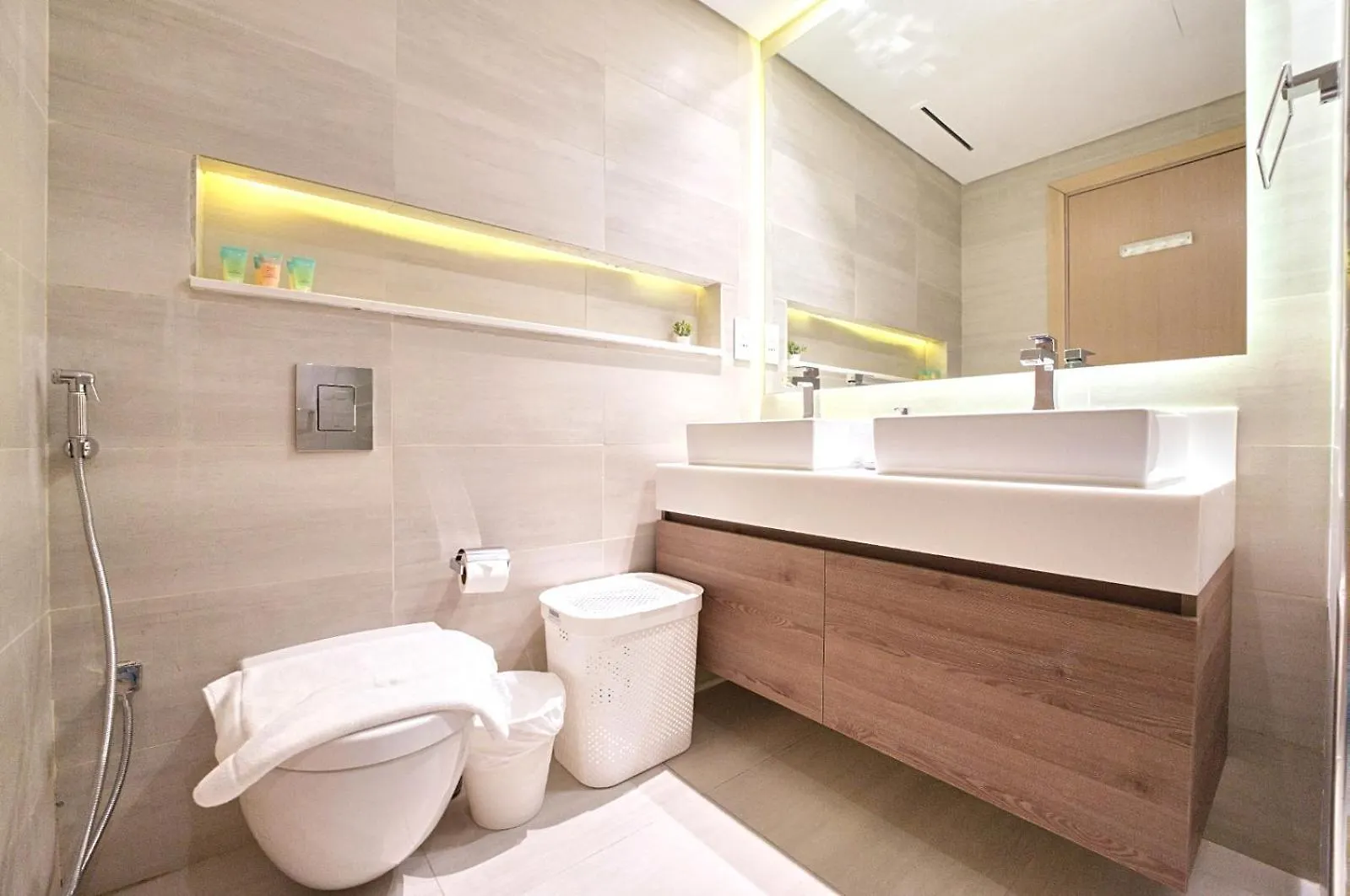 Refined 2 & Half Br In Mada Residences Near Dubai Mall Apartment