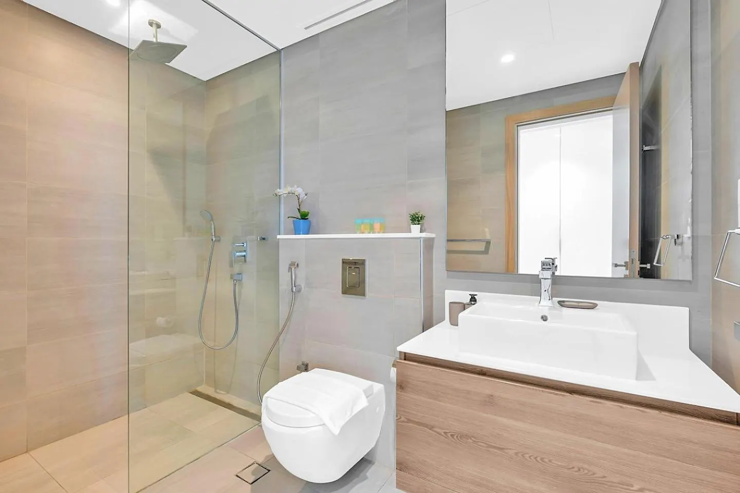 Refined 2 & Half Br In Mada Residences Near Dubai Mall 0*,